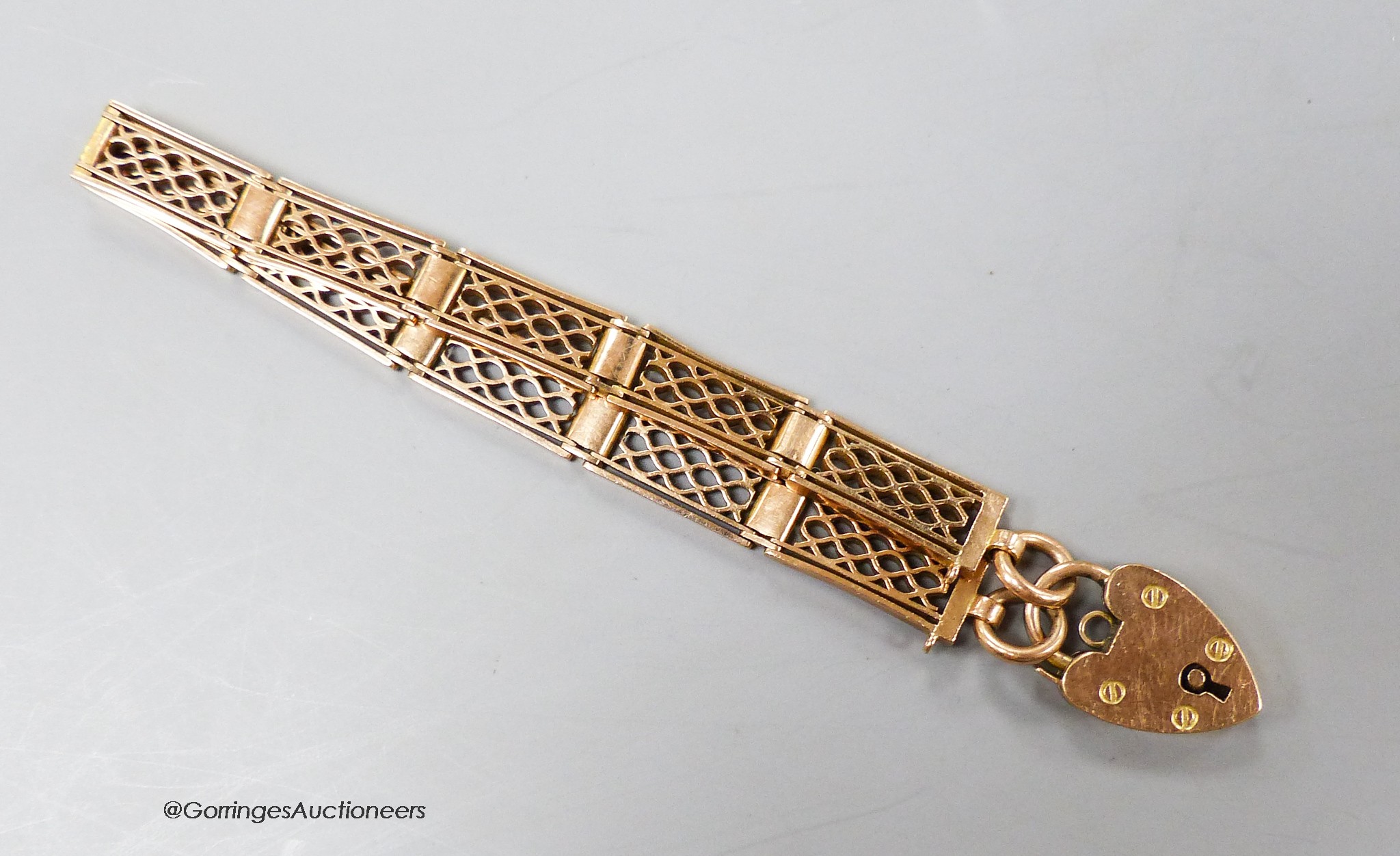An early 20th century 9ct trellis work gate link bracelet, with heart shaped clasp, approx. 18cm, 16.7 grams.